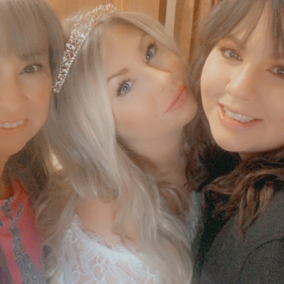 Meet your Posher, Nicole - Picture 3 of 4